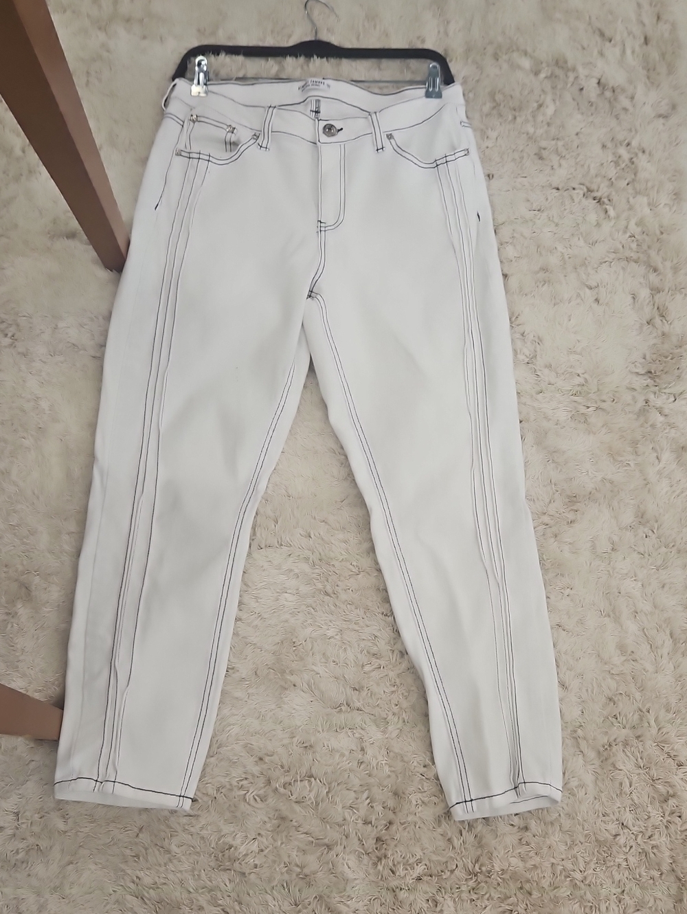Almost Famous White Ankle Jeans with Contrast Stitching
